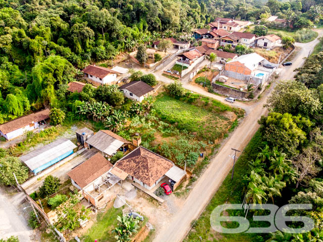 TERRENO DE ESQUINA À VENDA NO BAIRRO PROFIPO
Ei, investidor! Você procura por um primoroso lugar para construir a casa dos seus sonhos, posicionar seu empreendimento comercial/empresarial ou investir no ramo da construção civil? Esta é a alternativa PERFEITA para você!
Este é um ótimo lote de esquina, o qual dispõe de imponentes 450m² de extensão. Por sua localidade, o mesmo desfruta da proximidade de mercados, transporte público, empresas e estabelecimentos comerciais em geral, tal como tem facílimo acesso à rodovia BR-101.
Ficou interessado? O que você está esperando!? Entre já em contato com a 636 e agende sua visita para conhecer pessoalmente este imóvel!
Consulte um de nossos corretores e saiba mais:
Telefone| 47 3451-0636
WhatsApp| 47 99190-0636
Imobiliária 636.