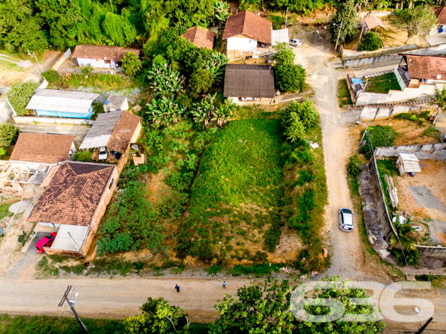 TERRENO DE ESQUINA À VENDA NO BAIRRO PROFIPO
Ei, investidor! Você procura por um primoroso lugar para construir a casa dos seus sonhos, posicionar seu empreendimento comercial/empresarial ou investir no ramo da construção civil? Esta é a alternativa PERFEITA para você!
Este é um ótimo lote de esquina, o qual dispõe de imponentes 450m² de extensão. Por sua localidade, o mesmo desfruta da proximidade de mercados, transporte público, empresas e estabelecimentos comerciais em geral, tal como tem facílimo acesso à rodovia BR-101.
Ficou interessado? O que você está esperando!? Entre já em contato com a 636 e agende sua visita para conhecer pessoalmente este imóvel!
Consulte um de nossos corretores e saiba mais:
Telefone| 47 3451-0636
WhatsApp| 47 99190-0636
Imobiliária 636.