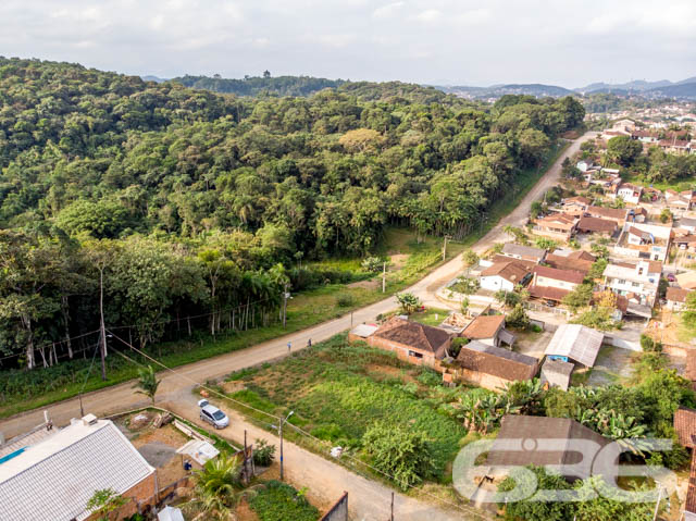 TERRENO DE ESQUINA À VENDA NO BAIRRO PROFIPO
Ei, investidor! Você procura por um primoroso lugar para construir a casa dos seus sonhos, posicionar seu empreendimento comercial/empresarial ou investir no ramo da construção civil? Esta é a alternativa PERFEITA para você!
Este é um ótimo lote de esquina, o qual dispõe de imponentes 450m² de extensão. Por sua localidade, o mesmo desfruta da proximidade de mercados, transporte público, empresas e estabelecimentos comerciais em geral, tal como tem facílimo acesso à rodovia BR-101.
Ficou interessado? O que você está esperando!? Entre já em contato com a 636 e agende sua visita para conhecer pessoalmente este imóvel!
Consulte um de nossos corretores e saiba mais:
Telefone| 47 3451-0636
WhatsApp| 47 99190-0636
Imobiliária 636.