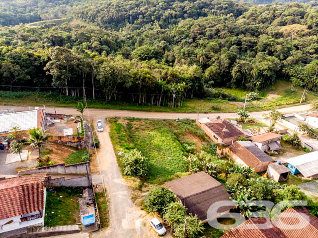 TERRENO DE ESQUINA À VENDA NO BAIRRO PROFIPO
Ei, investidor! Você procura por um primoroso lugar para construir a casa dos seus sonhos, posicionar seu empreendimento comercial/empresarial ou investir no ramo da construção civil? Esta é a alternativa PERFEITA para você!
Este é um ótimo lote de esquina, o qual dispõe de imponentes 450m² de extensão. Por sua localidade, o mesmo desfruta da proximidade de mercados, transporte público, empresas e estabelecimentos comerciais em geral, tal como tem facílimo acesso à rodovia BR-101.
Ficou interessado? O que você está esperando!? Entre já em contato com a 636 e agende sua visita para conhecer pessoalmente este imóvel!
Consulte um de nossos corretores e saiba mais:
Telefone| 47 3451-0636
WhatsApp| 47 99190-0636
Imobiliária 636.