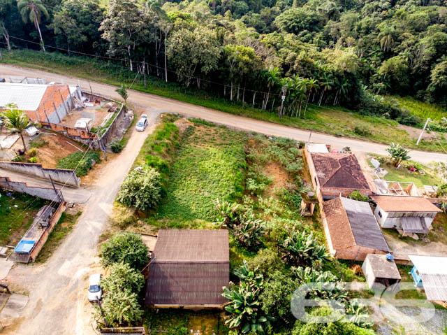 TERRENO DE ESQUINA À VENDA NO BAIRRO PROFIPO
Ei, investidor! Você procura por um primoroso lugar para construir a casa dos seus sonhos, posicionar seu empreendimento comercial/empresarial ou investir no ramo da construção civil? Esta é a alternativa PERFEITA para você!
Este é um ótimo lote de esquina, o qual dispõe de imponentes 450m² de extensão. Por sua localidade, o mesmo desfruta da proximidade de mercados, transporte público, empresas e estabelecimentos comerciais em geral, tal como tem facílimo acesso à rodovia BR-101.
Ficou interessado? O que você está esperando!? Entre já em contato com a 636 e agende sua visita para conhecer pessoalmente este imóvel!
Consulte um de nossos corretores e saiba mais:
Telefone| 47 3451-0636
WhatsApp| 47 99190-0636
Imobiliária 636.