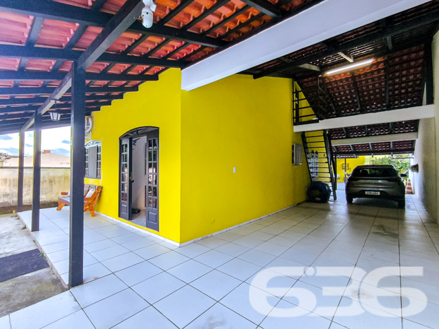 Imóvel Residencial à Venda no Centro de Balneário Barra do Sul
Desperte seus sonhos em uma encantadora residência térrea localizada no vibrante coração de Balneário Barra do Sul, SC. A poucos metros do mar, essa casa se destaca por sua proximidade com a praia, combinando a tranquilidade de uma rua com o acesso fácil a todos os serviços essenciais que a vida moderna exige.
Características do Imóvel:
Área construída: 90,00m²
Composição: 1 suíte, 1 dormitório, 2 banheiros, sala de estar, cozinha, área de serviço
Garagem: 3 vagas cobertas, 2 descobertas
Facilidades: Jardim, quintal espaçoso
A casa apresenta uma suíte espaçosa e mais um quarto, ambos projetados para proporcionar o máximo conforto e privacidade. A sala de estar, acolhedora oferece um ambiente perfeito para relaxar e desfrutar de momentos agradáveis com a família. A cozinha é prática e funcional, integrando-se harmoniosamente ao espaço da sala de jantar.
O exterior da residência é um verdadeiro convite ao lazer, com um quintal amplo que é perfeito para as brincadeiras ao ar livre das crianças ou para o descanso dos adultos, que podem aproveitar a área verde para cultivar um jardim ou simplesmente relaxar. A varanda coberta, junto à cozinha, oferece um espaço adicional para refeições ao ar livre ou um café da manhã tranquilo ao som dos pássaros.
Localização Privilegiada: Situada no centro de Balneário Barra do Sul, a propriedade tem fácil acesso a supermercados, restaurantes, escolas, postos de gasolina e muito mais. A tranquilidade da região não tira a sua praticidade, pois tudo o que você precisa está ao alcance.
Perfeito para: Famílias que buscam conforto, praticidade e qualidade de vida perto da natureza. Também ideal para investidores que procuram uma propriedade com alta potencial de valorização em uma das áreas mais cobiçadas do litoral de Santa Catarina.
Não perca esta oportunidade única de adquirir não apenas uma casa, mas um lar em um dos destinos mais belos do Brasil. Entre em contato conosco hoje mesmo para agendar sua visita e conhecer pessoalmente todas as maravilhas que este imóvel tem a oferecer!
636 NEGÓCIOS IMOBILIÁRIOS: A SUA MELHOR ESCOLHA
Com mais de 30 anos de experiência, a 636 Negócios Imobiliários é sua parceira ideal para encontrar o imóvel perfeito. Estamos prontos para ajudá-lo a fazer deste imóvel o seu novo lar.
Telefone: (47) 3451-0636
WhatsApp: (47) 99190-0636
Não perca esta oportunidade única. Visite nosso site para mais informações: i636.com.br