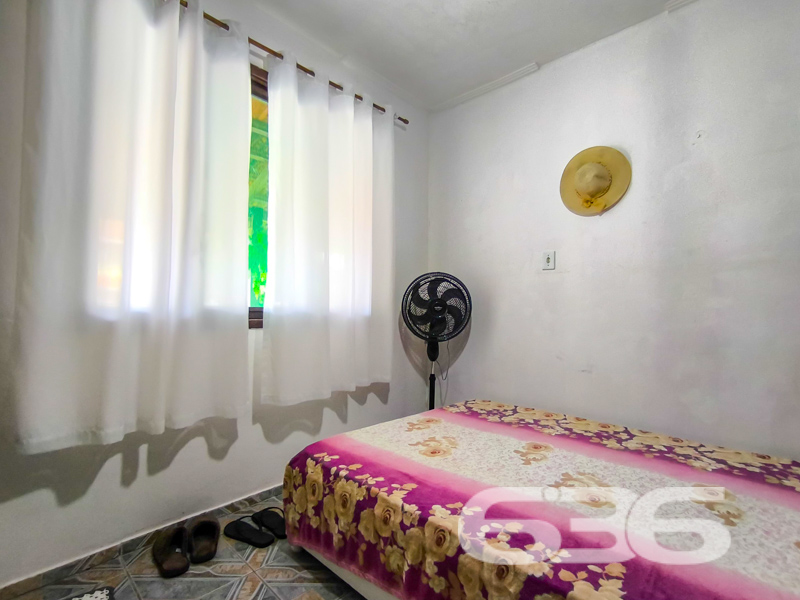 Residência térrea com ampla garagem, a poucos metros da lagoa em Balneário Barra do Sul/SC!

Apresentamos esta excelente oportunidade para quem busca tranquilidade, espaço e localização privilegiada no bairro Pinheiros, uma das regiões mais procuradas de Balneário Barra do Sul. Esta charmosa residência térrea, construída em um terreno de 336m², está situada a apenas alguns passos da belíssima lagoa, proporcionando um ambiente perfeito para viver bem e com qualidade de vida.

O imóvel possui 149,50m² de área, cuidadosamente distribuídos em 3 dormitórios, 2 banheiros, sala de estar espaçosa e cozinha funcional, além de uma área externa muito bem cuidada, com jardim e varanda com redes para aproveitar os dias de descanso ao som da natureza.

Outro grande diferencial desta residência é sua ampla garagem coberta para até 3 veículos, além de espaço descoberto adicional. É ideal para famílias maiores ou para quem gosta de receber amigos com conforto e segurança. A propriedade está totalmente murada, garantindo privacidade e tranquilidade.

A área externa também conta com churrasqueira e muito espaço livre, o que favorece momentos de lazer e convivência. 

Com conexão de internet via fibra óptica e possibilidade de animais de estimação, esta casa reúne tudo o que você precisa para morar ou investir com segurança.

Seja para residência fixa ou para uma casa de veraneio próxima à lagoa, esta é uma oportunidade única!

Agende agora mesmo sua visita com um de nossos corretores 636 Negócios Imobiliários – há mais de 30 anos construindo confiança no mercado!

* 3 Dormitórios
* 2 Banheiros
* Garagem coberta para até 3 carros
* Varanda com redes
* Churrasqueira
* Jardim
* Conexão de fibra
 
636 NEGÓCIOS IMOBILIÁRIOS: A SUA MELHOR ESCOLHA
Com mais de 30 anos de experiência, a 636 Negócios Imobiliários é sua parceira ideal para encontrar o imóvel perfeito. Estamos prontos para ajudá-lo a fazer deste imóvel o seu novo lar.
 
Telefone: (47) 3451-0636
WhatsApp: (47) 99190-0636
 
Não perca esta oportunidade única. Visite nosso site para mais informações: i636.com.br