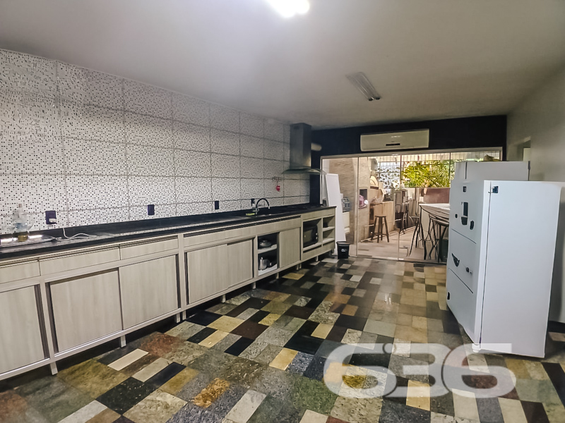 Sobrado à venda no Itaum, Joinville | 6 quartos | 