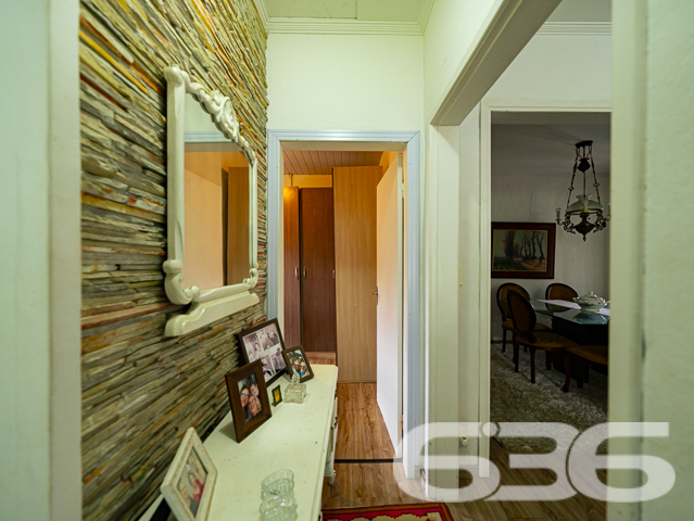 BELÍSSIMO IMÓVEL NO BAIRRO ANITA GARIBALDI - SUÍTE + 2 DORMITÓRIOS
ESTUDA PERMUTA
Descubra o prazer de viver em uma residência espetacular no bairro Anita Garibaldi. Com 300m² de terreno e 145m² de área construída parcialmente averbada, este imóvel oferece 2 dormitórios, uma suíte, 2 banheiros, garagem coberta e descoberta, além de uma piscina para os dias de sol.
DETALHES QUE ENCANTAM:
A casa foi projetada para proporcionar o máximo de conforto e bem-estar. A suíte é o seu refúgio pessoal, ideal para relaxar. A sala de estar com lareira oferece um ambiente aconchegante para as noites frias. E para os amantes de churrasco, duas áreas de festas com churrasqueira tornam qualquer celebração inesquecível.
LOCALIZAÇÃO PRIVILEGIADA:
Situada no bairro Anita Garibaldi, a propriedade está próxima a vias de acesso, shopping centers, escolas, hospitais e serviços públicos essenciais. Uma localização estratégica que oferece tudo o que você e sua família precisam.
ESCOLHA A 636 NEGÓCIOS IMOBILIÁRIOS:
Com mais de 30 anos de experiência no mercado imobiliário, a 636 Negócios Imobiliários é a sua melhor escolha para uma compra segura e eficiente.
Entre em contato conosco e descubra o que nos torna líderes em mediação imobiliária.
Telefone: (47) 3451-0636
WhatsApp: (47) 99190-0636