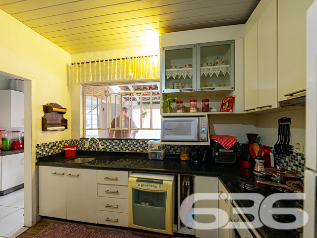 BELÍSSIMO IMÓVEL NO BAIRRO ANITA GARIBALDI - SUÍTE + 2 DORMITÓRIOS
ESTUDA PERMUTA
Descubra o prazer de viver em uma residência espetacular no bairro Anita Garibaldi. Com 300m² de terreno e 145m² de área construída parcialmente averbada, este imóvel oferece 2 dormitórios, uma suíte, 2 banheiros, garagem coberta e descoberta, além de uma piscina para os dias de sol.
DETALHES QUE ENCANTAM:
A casa foi projetada para proporcionar o máximo de conforto e bem-estar. A suíte é o seu refúgio pessoal, ideal para relaxar. A sala de estar com lareira oferece um ambiente aconchegante para as noites frias. E para os amantes de churrasco, duas áreas de festas com churrasqueira tornam qualquer celebração inesquecível.
LOCALIZAÇÃO PRIVILEGIADA:
Situada no bairro Anita Garibaldi, a propriedade está próxima a vias de acesso, shopping centers, escolas, hospitais e serviços públicos essenciais. Uma localização estratégica que oferece tudo o que você e sua família precisam.
ESCOLHA A 636 NEGÓCIOS IMOBILIÁRIOS:
Com mais de 30 anos de experiência no mercado imobiliário, a 636 Negócios Imobiliários é a sua melhor escolha para uma compra segura e eficiente.
Entre em contato conosco e descubra o que nos torna líderes em mediação imobiliária.
Telefone: (47) 3451-0636
WhatsApp: (47) 99190-0636