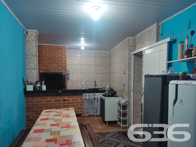 RESIDÊNCIA COM 3 QUARTOS EM ÓTIMA LOCALIZAÇÃO NO BAIRRO ADHEMAR GARCIA - ESTUDA PERMUTA
Esta é uma residência ideal para quem procura por um local seguro e próximo aos principais comércios e estabelecimentos do bairro. Também localiza-se perto de parques e escolas - excelente para quem tem crianças.
Sua composição dispõe de 3 dormitórios, 2 banheiros, sala de estar, sala de jantar, área de serviço e cozinha com móveis embutidos. Ainda conta com um belíssimo jardim à frente da casa, criando um clima de conforto e deixando o ambiente mais agradável.
Possui uma área de festas com churrasqueira para você desfrutar de bons momentos ao lado de pessoas especiais.
Imóvel com cores vibrantes, dando mais vida ao local, além de contar com grades e portão eletrônico em terreno totalmente murado - para sua maior comodidade e segurança.
São aproximadamente 150m² de área construída sobre 240m² de área total, com espaço para 2 veículos em garagem coberta.
Ficou interessado? O que está esperando?! Entre em contato conosco e agende sua visita!
Telefone: (47) 3451-0636
WhatsApp: (47) 99190-0636
Imobiliária 636.