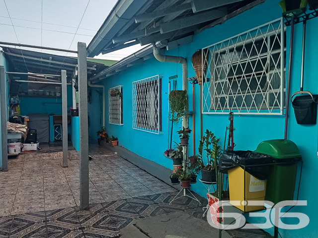 RESIDÊNCIA COM 3 QUARTOS EM ÓTIMA LOCALIZAÇÃO NO BAIRRO ADHEMAR GARCIA - ESTUDA PERMUTA
Esta é uma residência ideal para quem procura por um local seguro e próximo aos principais comércios e estabelecimentos do bairro. Também localiza-se perto de parques e escolas - excelente para quem tem crianças.
Sua composição dispõe de 3 dormitórios, 2 banheiros, sala de estar, sala de jantar, área de serviço e cozinha com móveis embutidos. Ainda conta com um belíssimo jardim à frente da casa, criando um clima de conforto e deixando o ambiente mais agradável.
Possui uma área de festas com churrasqueira para você desfrutar de bons momentos ao lado de pessoas especiais.
Imóvel com cores vibrantes, dando mais vida ao local, além de contar com grades e portão eletrônico em terreno totalmente murado - para sua maior comodidade e segurança.
São aproximadamente 150m² de área construída sobre 240m² de área total, com espaço para 2 veículos em garagem coberta.
Ficou interessado? O que está esperando?! Entre em contato conosco e agende sua visita!
Telefone: (47) 3451-0636
WhatsApp: (47) 99190-0636
Imobiliária 636.