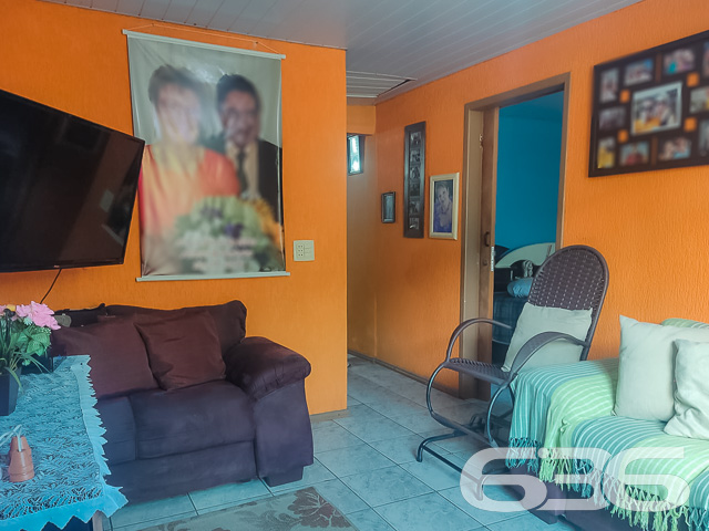 RESIDÊNCIA COM 3 QUARTOS EM ÓTIMA LOCALIZAÇÃO NO BAIRRO ADHEMAR GARCIA - ESTUDA PERMUTA
Esta é uma residência ideal para quem procura por um local seguro e próximo aos principais comércios e estabelecimentos do bairro. Também localiza-se perto de parques e escolas - excelente para quem tem crianças.
Sua composição dispõe de 3 dormitórios, 2 banheiros, sala de estar, sala de jantar, área de serviço e cozinha com móveis embutidos. Ainda conta com um belíssimo jardim à frente da casa, criando um clima de conforto e deixando o ambiente mais agradável.
Possui uma área de festas com churrasqueira para você desfrutar de bons momentos ao lado de pessoas especiais.
Imóvel com cores vibrantes, dando mais vida ao local, além de contar com grades e portão eletrônico em terreno totalmente murado - para sua maior comodidade e segurança.
São aproximadamente 150m² de área construída sobre 240m² de área total, com espaço para 2 veículos em garagem coberta.
Ficou interessado? O que está esperando?! Entre em contato conosco e agende sua visita!
Telefone: (47) 3451-0636
WhatsApp: (47) 99190-0636
Imobiliária 636.