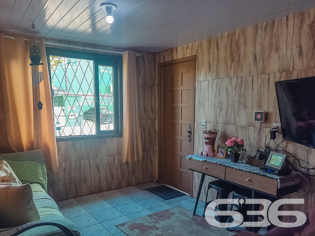 RESIDÊNCIA COM 3 QUARTOS EM ÓTIMA LOCALIZAÇÃO NO BAIRRO ADHEMAR GARCIA - ESTUDA PERMUTA
Esta é uma residência ideal para quem procura por um local seguro e próximo aos principais comércios e estabelecimentos do bairro. Também localiza-se perto de parques e escolas - excelente para quem tem crianças.
Sua composição dispõe de 3 dormitórios, 2 banheiros, sala de estar, sala de jantar, área de serviço e cozinha com móveis embutidos. Ainda conta com um belíssimo jardim à frente da casa, criando um clima de conforto e deixando o ambiente mais agradável.
Possui uma área de festas com churrasqueira para você desfrutar de bons momentos ao lado de pessoas especiais.
Imóvel com cores vibrantes, dando mais vida ao local, além de contar com grades e portão eletrônico em terreno totalmente murado - para sua maior comodidade e segurança.
São aproximadamente 150m² de área construída sobre 240m² de área total, com espaço para 2 veículos em garagem coberta.
Ficou interessado? O que está esperando?! Entre em contato conosco e agende sua visita!
Telefone: (47) 3451-0636
WhatsApp: (47) 99190-0636
Imobiliária 636.