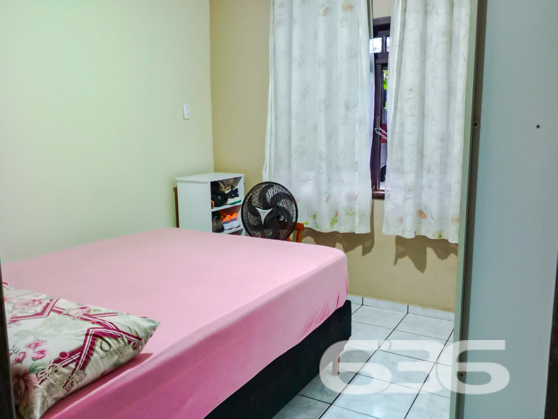 Uma casa para viver com espaço, conforto e liberdade no Aventureiro – Joinville/SC!
Você está buscando um imóvel com terreno amplo, excelente localização e estrutura ideal para sua família? Esta residência térrea no bairro Aventureiro é a escolha perfeita para quem valoriza conforto e praticidade.
Com 132,10m² de área, esta casa contempla uma planta funcional e ambientes bem distribuídos:
* 3 dormitórios, sendo 1 suíte;
* 2 banheiros;
* 1 salas de estar aconchegantes;
* 1 cozinhas;
* 1 áreas de serviço;
* Jardim e quintal com árvores frutíferas e espaço para pets;
* Área de festas com churrasqueira coberta, ideal para momentos especiais com a família e amigos;
* 1 Garagem coberta e outra descoberta.
O imóvel também conta com estrutura para internet por fibra, permitindo conectividade de qualidade. Além disso, está estrategicamente localizado perto de escolas, hospitais, shopping center, transporte público e demais serviços essenciais, proporcionando conveniência no seu dia a dia.
A fachada em tijolinho à vista confere personalidade à casa, enquanto o amplo quintal garante liberdade para novos projetos — seja uma piscina, horta ou playground.
* Localização: Bairro Aventureiro – Joinville/SC
Não perca a chance de morar ou investir em um imóvel com potencial, espaço e localização estratégica. Agende sua visita com a 636 Negócios Imobiliários — mais de 30 anos entregando segurança, excelência e confiança no mercado imobiliário catarinense.
Entre em contato agora mesmo e venha conhecer seu próximo lar!
636 NEGÓCIOS IMOBILIÁRIOS: A SUA MELHOR ESCOLHA
Com mais de 30 anos de experiência, a 636 Negócios Imobiliários é sua parceira ideal para encontrar o imóvel perfeito. Estamos prontos para ajudá-lo a fazer deste imóvel o seu novo lar.
Telefone: (47) 3451-0636
WhatsApp: (47) 99190-0636
Não perca esta oportunidade única. Visite nosso site para mais informações: i636.com.br