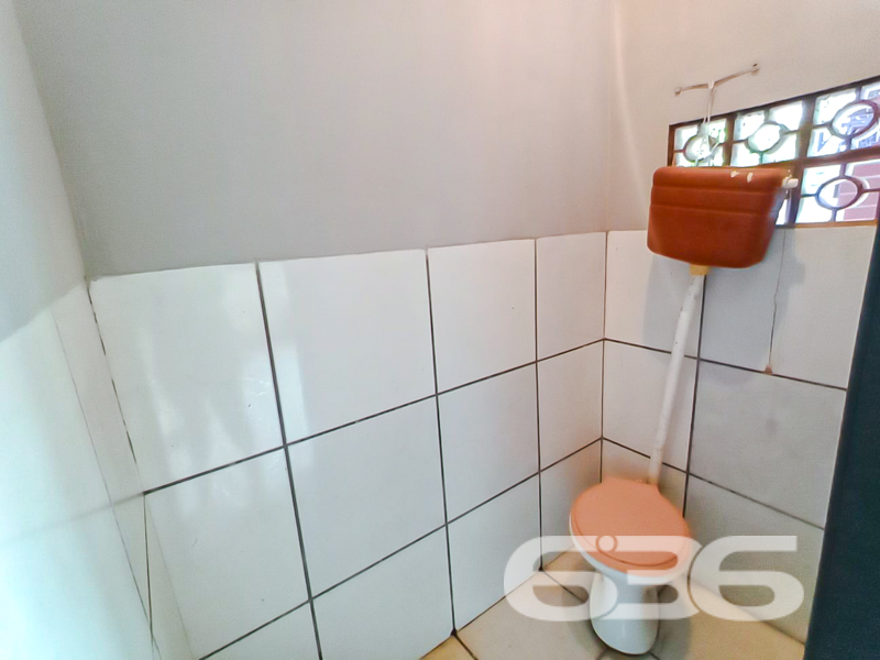 Uma casa para viver com espaço, conforto e liberdade no Aventureiro – Joinville/SC!
Você está buscando um imóvel com terreno amplo, excelente localização e estrutura ideal para sua família? Esta residência térrea no bairro Aventureiro é a escolha perfeita para quem valoriza conforto e praticidade.
Com 132,10m² de área, esta casa contempla uma planta funcional e ambientes bem distribuídos:
* 3 dormitórios, sendo 1 suíte;
* 2 banheiros;
* 1 salas de estar aconchegantes;
* 1 cozinhas;
* 1 áreas de serviço;
* Jardim e quintal com árvores frutíferas e espaço para pets;
* Área de festas com churrasqueira coberta, ideal para momentos especiais com a família e amigos;
* 1 Garagem coberta e outra descoberta.
O imóvel também conta com estrutura para internet por fibra, permitindo conectividade de qualidade. Além disso, está estrategicamente localizado perto de escolas, hospitais, shopping center, transporte público e demais serviços essenciais, proporcionando conveniência no seu dia a dia.
A fachada em tijolinho à vista confere personalidade à casa, enquanto o amplo quintal garante liberdade para novos projetos — seja uma piscina, horta ou playground.
* Localização: Bairro Aventureiro – Joinville/SC
Não perca a chance de morar ou investir em um imóvel com potencial, espaço e localização estratégica. Agende sua visita com a 636 Negócios Imobiliários — mais de 30 anos entregando segurança, excelência e confiança no mercado imobiliário catarinense.
Entre em contato agora mesmo e venha conhecer seu próximo lar!
636 NEGÓCIOS IMOBILIÁRIOS: A SUA MELHOR ESCOLHA
Com mais de 30 anos de experiência, a 636 Negócios Imobiliários é sua parceira ideal para encontrar o imóvel perfeito. Estamos prontos para ajudá-lo a fazer deste imóvel o seu novo lar.
Telefone: (47) 3451-0636
WhatsApp: (47) 99190-0636
Não perca esta oportunidade única. Visite nosso site para mais informações: i636.com.br