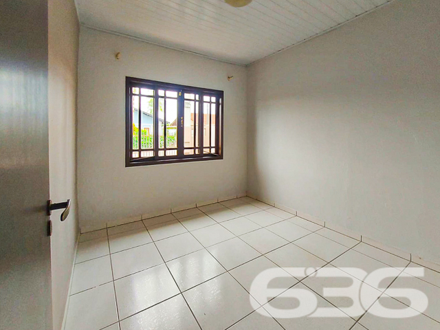 BAIRRO BOEHMERWALD – CASA COM SUÍTE + 2 QUARTOS E AMPLO QUINTAL
Descubra o lar ideal para sua família no bairro Boehmerwald, um espaço onde conforto e conveniência se encontram. Esta ampla casa, com uma área construída de 140m² em um terreno de 392m², oferece um ambiente acolhedor e espaçoso. Com uma vaga de garagem coberta, a propriedade garante facilidade e segurança para seus veículos.
A casa conta com dois dormitórios e uma suíte, proporcionando privacidade e conforto para todos os membros da família. Além disso, possui duas casas de banho, um jardim encantador e uma sala de estar aconchegante, perfeita para momentos em família.
A cozinha gourmet é um convite para preparar refeições deliciosas, enquanto a área de festa com churrasqueira promete ser o cenário de momentos inesquecíveis.
Localizada no bairro Boehmerwald, a casa está próxima a escolas, hospitais e serviços públicos essenciais, além de oferecer fácil acesso a vias principais e transporte público. Com um amplo quintal, a propriedade é ideal para quem busca espaço e tranquilidade.
Na 636 Negócios Imobiliários, com mais de 30 anos de experiência, estamos prontos para ajudá-lo a encontrar o lar dos seus sonhos. Entre em contato conosco pelo telefone: (47) 3451-0636 ou WhatsApp: (47) 99190-0636 para mais informações.
Este e outros milhares de imóveis no site: i636.com.br