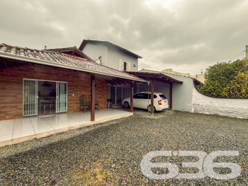 Sobrado à venda no Bom Retiro, Joinville | ANALISA