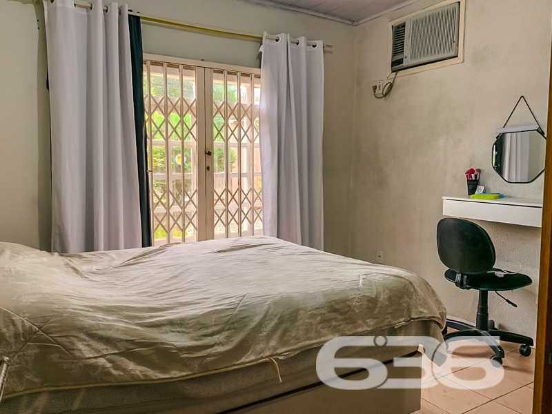 Casa à venda no Bom Retiro, Joinville | 3 quartos 