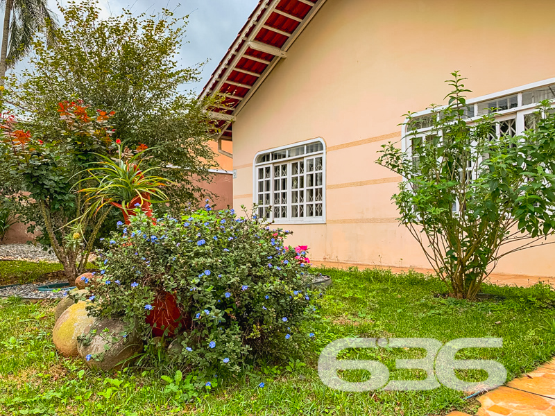 Casa à venda no Bom Retiro, Joinville | 3 quartos 