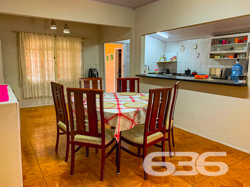 Casa à venda no Bom Retiro, Joinville | 3 quartos 