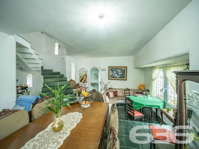 REALIZE SEU SONHO CASA COM 2 SUÍTE E 1 QUARTO, NO BAIRRO BUCAREIN, EM JOINVILLE - ESTUDA PERMUTA
São 540m² de terreno e 269m² de área construída de uma espaçosa e aconchegante residência de dois andares. O imóvel se destaca pelos seus cômodos amplos e com boa entrada de luz natural, proporcionando uma atmosfera agradável e harmoniosa no ambiente.
Sua composição dispõe de 2 suítes, 1 dormitório, 2 salas de estar, cozinha e 2 banheiros. Contendo um amplo espaço externo da casa, com garagem coberta para 3 carros.
Localizado na divisa dos bairros Bucarein e Anita Garibaldi, regiões nobres de Joinville, próximo de variados comércios e serviços de grande utilidade, como mercados, farmácias, transporte público, lojas e outros. Com fácil acesso para as demais regiões, há cerca de 5 minutos do centro da cidade.
Agende já sua visita
Telefone: (47) 3451-0636
WhatsApp: (47) 99190-0636