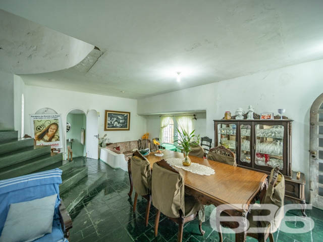 REALIZE SEU SONHO CASA COM 2 SUÍTE E 1 QUARTO, NO BAIRRO BUCAREIN, EM JOINVILLE - ESTUDA PERMUTA
São 540m² de terreno e 269m² de área construída de uma espaçosa e aconchegante residência de dois andares. O imóvel se destaca pelos seus cômodos amplos e com boa entrada de luz natural, proporcionando uma atmosfera agradável e harmoniosa no ambiente.
Sua composição dispõe de 2 suítes, 1 dormitório, 2 salas de estar, cozinha e 2 banheiros. Contendo um amplo espaço externo da casa, com garagem coberta para 3 carros.
Localizado na divisa dos bairros Bucarein e Anita Garibaldi, regiões nobres de Joinville, próximo de variados comércios e serviços de grande utilidade, como mercados, farmácias, transporte público, lojas e outros. Com fácil acesso para as demais regiões, há cerca de 5 minutos do centro da cidade.
Agende já sua visita
Telefone: (47) 3451-0636
WhatsApp: (47) 99190-0636