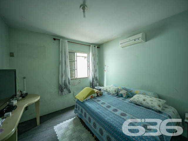 REALIZE SEU SONHO CASA COM 2 SUÍTE E 1 QUARTO, NO BAIRRO BUCAREIN, EM JOINVILLE - ESTUDA PERMUTA
São 540m² de terreno e 269m² de área construída de uma espaçosa e aconchegante residência de dois andares. O imóvel se destaca pelos seus cômodos amplos e com boa entrada de luz natural, proporcionando uma atmosfera agradável e harmoniosa no ambiente.
Sua composição dispõe de 2 suítes, 1 dormitório, 2 salas de estar, cozinha e 2 banheiros. Contendo um amplo espaço externo da casa, com garagem coberta para 3 carros.
Localizado na divisa dos bairros Bucarein e Anita Garibaldi, regiões nobres de Joinville, próximo de variados comércios e serviços de grande utilidade, como mercados, farmácias, transporte público, lojas e outros. Com fácil acesso para as demais regiões, há cerca de 5 minutos do centro da cidade.
Agende já sua visita
Telefone: (47) 3451-0636
WhatsApp: (47) 99190-0636