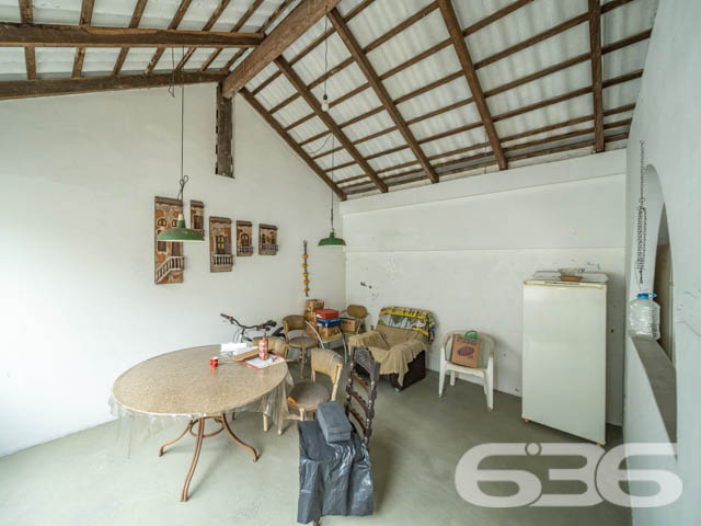 REALIZE SEU SONHO CASA COM 2 SUÍTE E 1 QUARTO, NO BAIRRO BUCAREIN, EM JOINVILLE - ESTUDA PERMUTA
São 540m² de terreno e 269m² de área construída de uma espaçosa e aconchegante residência de dois andares. O imóvel se destaca pelos seus cômodos amplos e com boa entrada de luz natural, proporcionando uma atmosfera agradável e harmoniosa no ambiente.
Sua composição dispõe de 2 suítes, 1 dormitório, 2 salas de estar, cozinha e 2 banheiros. Contendo um amplo espaço externo da casa, com garagem coberta para 3 carros.
Localizado na divisa dos bairros Bucarein e Anita Garibaldi, regiões nobres de Joinville, próximo de variados comércios e serviços de grande utilidade, como mercados, farmácias, transporte público, lojas e outros. Com fácil acesso para as demais regiões, há cerca de 5 minutos do centro da cidade.
Agende já sua visita
Telefone: (47) 3451-0636
WhatsApp: (47) 99190-0636