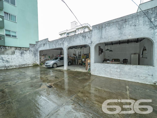 REALIZE SEU SONHO CASA COM 2 SUÍTE E 1 QUARTO, NO BAIRRO BUCAREIN, EM JOINVILLE - ESTUDA PERMUTA
São 540m² de terreno e 269m² de área construída de uma espaçosa e aconchegante residência de dois andares. O imóvel se destaca pelos seus cômodos amplos e com boa entrada de luz natural, proporcionando uma atmosfera agradável e harmoniosa no ambiente.
Sua composição dispõe de 2 suítes, 1 dormitório, 2 salas de estar, cozinha e 2 banheiros. Contendo um amplo espaço externo da casa, com garagem coberta para 3 carros.
Localizado na divisa dos bairros Bucarein e Anita Garibaldi, regiões nobres de Joinville, próximo de variados comércios e serviços de grande utilidade, como mercados, farmácias, transporte público, lojas e outros. Com fácil acesso para as demais regiões, há cerca de 5 minutos do centro da cidade.
Agende já sua visita
Telefone: (47) 3451-0636
WhatsApp: (47) 99190-0636
