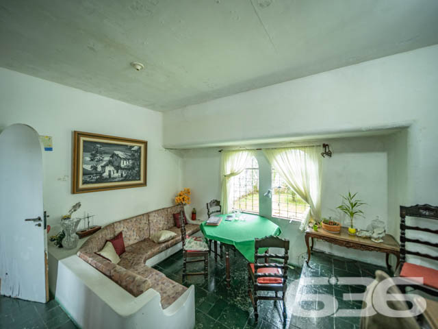 REALIZE SEU SONHO CASA COM 2 SUÍTE E 1 QUARTO, NO BAIRRO BUCAREIN, EM JOINVILLE - ESTUDA PERMUTA
São 540m² de terreno e 269m² de área construída de uma espaçosa e aconchegante residência de dois andares. O imóvel se destaca pelos seus cômodos amplos e com boa entrada de luz natural, proporcionando uma atmosfera agradável e harmoniosa no ambiente.
Sua composição dispõe de 2 suítes, 1 dormitório, 2 salas de estar, cozinha e 2 banheiros. Contendo um amplo espaço externo da casa, com garagem coberta para 3 carros.
Localizado na divisa dos bairros Bucarein e Anita Garibaldi, regiões nobres de Joinville, próximo de variados comércios e serviços de grande utilidade, como mercados, farmácias, transporte público, lojas e outros. Com fácil acesso para as demais regiões, há cerca de 5 minutos do centro da cidade.
Agende já sua visita
Telefone: (47) 3451-0636
WhatsApp: (47) 99190-0636