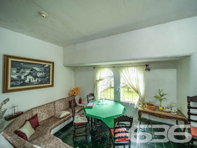 REALIZE SEU SONHO CASA COM 2 SUÍTE E 1 QUARTO, NO BAIRRO BUCAREIN, EM JOINVILLE - ESTUDA PERMUTA
São 540m² de terreno e 269m² de área construída de uma espaçosa e aconchegante residência de dois andares. O imóvel se destaca pelos seus cômodos amplos e com boa entrada de luz natural, proporcionando uma atmosfera agradável e harmoniosa no ambiente.
Sua composição dispõe de 2 suítes, 1 dormitório, 2 salas de estar, cozinha e 2 banheiros. Contendo um amplo espaço externo da casa, com garagem coberta para 3 carros.
Localizado na divisa dos bairros Bucarein e Anita Garibaldi, regiões nobres de Joinville, próximo de variados comércios e serviços de grande utilidade, como mercados, farmácias, transporte público, lojas e outros. Com fácil acesso para as demais regiões, há cerca de 5 minutos do centro da cidade.
Agende já sua visita
Telefone: (47) 3451-0636
WhatsApp: (47) 99190-0636