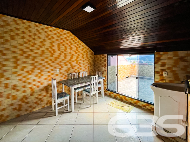 INVISTA NESTA PROPRIEDADE NO BAIRRO ADHEMAR GARCIA - RENDA COM LOCAÇÃO - ESTUDA PERMUTA
Descubra a oportunidade perfeita para investidores no bairro Adhemar Garcia! Esta propriedade de esquina, com uma área construída de 510m², é um verdadeiro tesouro para quem busca diversificar investimentos.
A composição deste imóvel é ideal para diferentes perfis de inquilinos: conta com 3 apartamentos confortáveis, 1 kitnet aconchegante e 2 salas comerciais estrategicamente posicionadas. Cada espaço é projetado para oferecer experiências únicas, seja para moradia ou para negócios, garantindo versatilidade e rentabilidade.
Localizado no bairro Adhemar Garcia, este imóvel está em uma região de fácil acesso e cercada por uma infraestrutura completa. Além de estar situado em uma esquina, a proximidade com serviços essenciais, como transporte público e escolas, torna esta propriedade ainda mais atraente para locatários.
A 636 Negócios Imobiliários, com mais de 30 anos de experiência no mercado imobiliário, orgulha-se de apresentar esta oportunidade única. Nossa expertise garante a você um investimento seguro e rentável.
Para mais informações, entre em contato conosco pelo telefone (47) 3451-0636 ou WhatsApp (47) 99190-0636. Não perca esta chance de investir com inteligência!