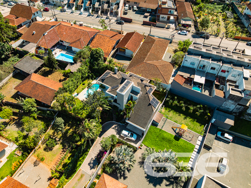 Sobrado à venda no Bom Retiro, Joinville | estuda