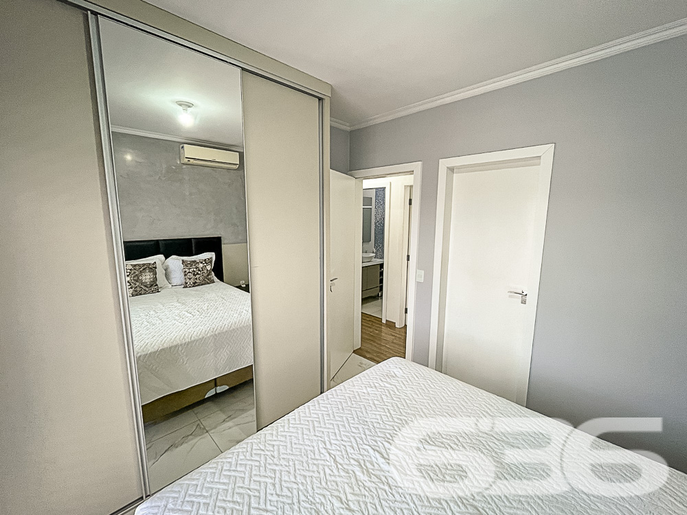 Apresentamos este lindo imóvel geminado térreo, localizado no tranquilo bairro Fátima, em Joinville. Com área construída e averbada de 88,36m², este charmoso geminado oferece conforto, segurança e excelente distribuição dos ambientes para você e sua família.

Com 88,36m² de área construída, este geminado térreo possui uma excelente distribuição de espaços, prontos para proporcionar momentos inesquecíveis.

Ao entrar, você será recebido por uma ampla sala de estar integrada com a sala de jantar, ideal para receber amigos e familiares com muito conforto. A cozinha, com móveis planejados e acabamento impecável, oferece o espaço perfeito para quem gosta de preparar suas receitas preferidas.

O imóvel conta com 2 dormitórios, mais 1 suíte, todos bem arejados e iluminados. Os quartos possuem ar-condicionado, garantindo um ambiente agradável durante todas as estações do ano. A suíte principal, oferece todo o conforto para seus momentos de descanso.

O grande diferencial deste geminado está na área de lazer privativa: uma varanda gourmet com churrasqueira e mesa de sinuca, perfeita para confraternizações e momentos de descontração. Além disso, o imóvel conta com uma piscina, ideal para se refrescar nos dias quentes e aproveitar momentos de lazer sem sair de casa.

A localização também é um ponto forte: situado em uma rua pavimentada, o geminado está em uma área tranquila e de fácil acesso, próximo a comércios e serviços essenciais, proporcionando comodidade para o seu dia a dia.

Com duas vagas de garagem cobertas e portão eletrônico, este imóvel é ideal para quem busca segurança e praticidade. O sistema de alarme oferece proteção adicional, garantindo tranquilidade para toda a família.

Não perca a oportunidade de conhecer este imóvel único, que une conforto, lazer e uma excelente localização em Joinville. Agende uma visita e venha se encantar com cada detalhe deste geminado que pode ser o novo lar dos seus sonhos!
 
636 NEGÓCIOS IMOBILIÁRIOS: A SUA MELHOR ESCOLHA
Com mais de 30 anos de experiência, a 636 Negócios Imobiliários é sua parceira ideal para encontrar o imóvel perfeito. Estamos prontos para ajudá-lo a fazer deste imóvel o seu novo lar.
 
Telefone: (47) 3451-0636
WhatsApp: (47) 99190-0636
 
Não perca esta oportunidade única. Visite nosso site para mais informações: i636.com.br