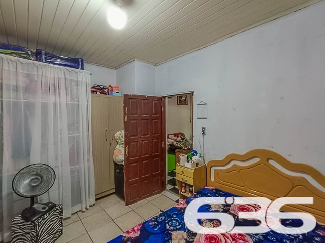 TERRENO À VENDA NO BAIRRO COMASA!
Explore as possibilidades infinitas com este terreno de 240m², localizado no bairro Comasa. Com 12 metros de frente e 20 metros de profundidade, este espaço é o lugar perfeito para construir a casa dos seus sonhos ou um empreendimento lucrativo.
O terreno, atualmente com uma área construída de 150m² destinada à demolição, oferece uma oportunidade única para projetar e construir algo totalmente novo e personalizado. Seja para residência ou comércio, este terreno é uma tela para suas aspirações arquitetônicas.
Localizado no bairro Comasa, conhecido por sua atmosfera tranquila e acesso fácil a serviços essenciais, este terreno é ideal para quem busca um local com potencial de crescimento e desenvolvimento. A proximidade com escolas, hospitais e vias de acesso principais adiciona ainda mais valor a este investimento.
A 636 Negócios Imobiliários, com mais de 30 anos de experiência no mercado imobiliário, orgulha-se de apresentar esta oportunidade exclusiva. Para mais informações, entre em contato pelo telefone (47) 3451-0636 ou WhatsApp (47) 99190-0636.