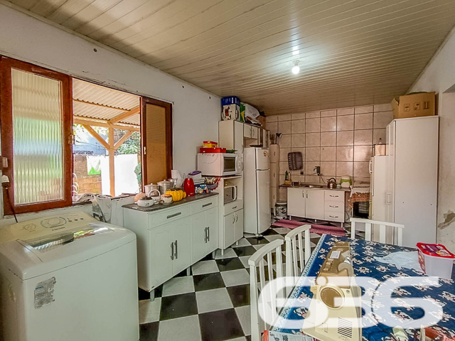 TERRENO À VENDA NO BAIRRO COMASA!
Explore as possibilidades infinitas com este terreno de 240m², localizado no bairro Comasa. Com 12 metros de frente e 20 metros de profundidade, este espaço é o lugar perfeito para construir a casa dos seus sonhos ou um empreendimento lucrativo.
O terreno, atualmente com uma área construída de 150m² destinada à demolição, oferece uma oportunidade única para projetar e construir algo totalmente novo e personalizado. Seja para residência ou comércio, este terreno é uma tela para suas aspirações arquitetônicas.
Localizado no bairro Comasa, conhecido por sua atmosfera tranquila e acesso fácil a serviços essenciais, este terreno é ideal para quem busca um local com potencial de crescimento e desenvolvimento. A proximidade com escolas, hospitais e vias de acesso principais adiciona ainda mais valor a este investimento.
A 636 Negócios Imobiliários, com mais de 30 anos de experiência no mercado imobiliário, orgulha-se de apresentar esta oportunidade exclusiva. Para mais informações, entre em contato pelo telefone (47) 3451-0636 ou WhatsApp (47) 99190-0636.