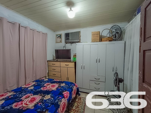 TERRENO À VENDA NO BAIRRO COMASA!
Explore as possibilidades infinitas com este terreno de 240m², localizado no bairro Comasa. Com 12 metros de frente e 20 metros de profundidade, este espaço é o lugar perfeito para construir a casa dos seus sonhos ou um empreendimento lucrativo.
O terreno, atualmente com uma área construída de 150m² destinada à demolição, oferece uma oportunidade única para projetar e construir algo totalmente novo e personalizado. Seja para residência ou comércio, este terreno é uma tela para suas aspirações arquitetônicas.
Localizado no bairro Comasa, conhecido por sua atmosfera tranquila e acesso fácil a serviços essenciais, este terreno é ideal para quem busca um local com potencial de crescimento e desenvolvimento. A proximidade com escolas, hospitais e vias de acesso principais adiciona ainda mais valor a este investimento.
A 636 Negócios Imobiliários, com mais de 30 anos de experiência no mercado imobiliário, orgulha-se de apresentar esta oportunidade exclusiva. Para mais informações, entre em contato pelo telefone (47) 3451-0636 ou WhatsApp (47) 99190-0636.