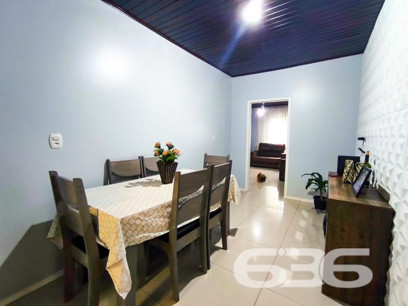 Residência térrea à venda no bairro Comasa – Joinville/SC
Mais que uma casa, um verdadeiro lar para quem valoriza conforto, espaço e praticidade!

Apresentamos essa encantadora residência térrea, localizada em rua pavimentada no bairro Comasa, um dos pontos mais procurados por famílias que buscam tranquilidade e fácil acesso a comércios, escolas, transporte público, serviços essenciais e posto de saúde. Um imóvel que traduz funcionalidade com estilo!

Com 166m² de área construída em um terreno com 353,70m², esta casa oferece ambientes amplos, bem iluminados e uma estrutura sólida. A fachada apresenta acabamento em pedra natural e portão eletrônico, garantindo segurança e charme logo na entrada.

São 3 dormitórios confortáveis, uma sala de estar espaçosa, sala íntima e uma cozinha funcional com móveis planejados que permanecem no imóvel. A lavanderia é ampla e bem arejada, ideal para o dia a dia.

Os dois banheiros são maiores que o tradicional, proporcionando mais conforto. Na área externa, um verdadeiro convite ao lazer: área de festas com churrasqueira e decoração temática, além de um fogão a lenha que dá um toque especial para os momentos em família. A edícula agrega ainda mais valor e possibilidades ao imóvel.

A garagem coberta comporta 1 veículo, com espaço descoberto para mais. O quintal possui jardim e é totalmente murado com grades, garantindo segurança e privacidade. O imóvel também conta com ar-condicionado instalado e conexão de internet via fibra. Pet friendly e ideal para quem quer qualidade de vida!

Não perca essa excelente oportunidade de morar bem em Joinville. Entre em contato com a 636 Negócios Imobiliários e agende sua visita.
Porque só se constrói uma grande história em um grande lar.

Fale com um de nossos corretores e venha conhecer pessoalmente este imóvel especial!
 
636 NEGÓCIOS IMOBILIÁRIOS: A SUA MELHOR ESCOLHA
Com mais de 30 anos de experiência, a 636 Negócios Imobiliários é sua parceira ideal para encontrar o imóvel perfeito. Estamos prontos para ajudá-lo a fazer deste imóvel o seu novo lar.
 
Telefone: (47) 3451-0636
WhatsApp: (47) 99190-0636
 
Não perca esta oportunidade única. Visite nosso site para mais informações: i636.com.br