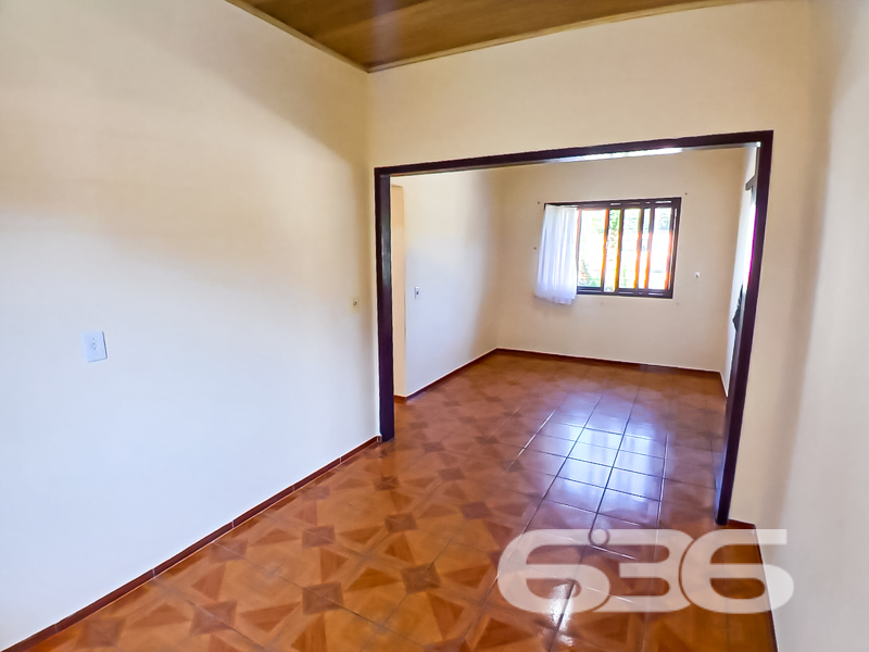 Seu novo lar no coração do Costa e Silva está aqui!

Apresentamos uma excelente oportunidade para quem busca morar bem, com conforto, espaço e uma localização privilegiada em Joinville/SC. Esta charmosa residência térrea padrão, construída em terreno de esquina com 502,26m², oferece 115,91m² de área.

Ao entrar, você é recebido por uma ampla sala de estar com excelente iluminação natural, ideal para momentos em família. São 3 dormitórios bem distribuídos, com janelas generosas que permitem ventilação cruzada e iluminação durante todo o dia.

A residência conta ainda com banheiro social, lavanderia separada e garagem coberta e descoberta com capacidade para até 4 veículos. O amplo terreno permite a criação de um jardim, instalação de área de festas ou até mesmo a ampliação da casa, valorizando ainda mais seu investimento.

Totalmente murado, com portão eletrônico e estrutura para internet via fibra óptica, o imóvel oferece segurança, comodidade e praticidade. E se você tem pets, saiba que aqui eles são muito bem-vindos.

Localizada em rua pavimentada, com fácil acesso a transporte público, escolas, supermercados, hospitais e demais serviços essenciais, essa residência proporciona qualidade de vida e facilidade para você e sua família.

Agende uma visita com um dos corretores da 636 Negócios Imobiliários e descubra por que há mais de 30 anos somos referência em mediação imobiliária com segurança, transparência e excelência técnica.
 
636 NEGÓCIOS IMOBILIÁRIOS: A SUA MELHOR ESCOLHA
Com mais de 30 anos de experiência, a 636 Negócios Imobiliários é sua parceira ideal para encontrar o imóvel perfeito. Estamos prontos para ajudá-lo a fazer deste imóvel o seu novo lar.
 
Telefone: (47) 3451-0636
WhatsApp: (47) 99190-0636
 
Não perca esta oportunidade única. Visite nosso site para mais informações: i636.com.br
