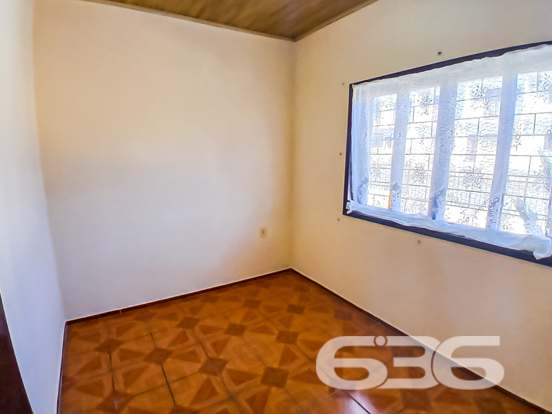 Seu novo lar no coração do Costa e Silva está aqui!

Apresentamos uma excelente oportunidade para quem busca morar bem, com conforto, espaço e uma localização privilegiada em Joinville/SC. Esta charmosa residência térrea padrão, construída em terreno de esquina com 502,26m², oferece 115,91m² de área.

Ao entrar, você é recebido por uma ampla sala de estar com excelente iluminação natural, ideal para momentos em família. São 3 dormitórios bem distribuídos, com janelas generosas que permitem ventilação cruzada e iluminação durante todo o dia.

A residência conta ainda com banheiro social, lavanderia separada e garagem coberta e descoberta com capacidade para até 4 veículos. O amplo terreno permite a criação de um jardim, instalação de área de festas ou até mesmo a ampliação da casa, valorizando ainda mais seu investimento.

Totalmente murado, com portão eletrônico e estrutura para internet via fibra óptica, o imóvel oferece segurança, comodidade e praticidade. E se você tem pets, saiba que aqui eles são muito bem-vindos.

Localizada em rua pavimentada, com fácil acesso a transporte público, escolas, supermercados, hospitais e demais serviços essenciais, essa residência proporciona qualidade de vida e facilidade para você e sua família.

Agende uma visita com um dos corretores da 636 Negócios Imobiliários e descubra por que há mais de 30 anos somos referência em mediação imobiliária com segurança, transparência e excelência técnica.
 
636 NEGÓCIOS IMOBILIÁRIOS: A SUA MELHOR ESCOLHA
Com mais de 30 anos de experiência, a 636 Negócios Imobiliários é sua parceira ideal para encontrar o imóvel perfeito. Estamos prontos para ajudá-lo a fazer deste imóvel o seu novo lar.
 
Telefone: (47) 3451-0636
WhatsApp: (47) 99190-0636
 
Não perca esta oportunidade única. Visite nosso site para mais informações: i636.com.br