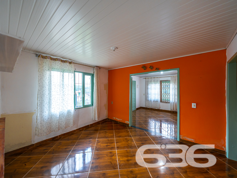 Oportunidade em Joinville! Casa térrea em terreno amplo com 502m² – Bairro Nova Brasília
Se você busca um imóvel com ótimo potencial de reforma ou ampliação em uma localização estratégica e com amplo terreno, essa residência é a escolha certa! Situada no bairro Nova Brasília, em Joinville/SC, esta casa térrea oferece estrutura sólida, cômodos bem distribuídos e uma área de terreno generosa com 502m². Estuda permuta.
A residência possui aproximadamente 88,90m² de área construída, com ambientes iluminados e ventilados naturalmente.
Sua composição atual conta com 2 dormitórios, sala de estar, banheiro, cozinha, lavabo, área de festas, jardim, garagem coberta e descoberta. O imóvel está murado, com grades de segurança e permite animais.
Localização privilegiada: rua pavimentada e tranquila, com fácil acesso a vias principais, transporte público, escolas, hospitais, comércios e serviços essenciais.
Estrutura externa com espaço para novos projetos como piscina, edícula ou hortas.
Área de festas integrada à garagem com potencial para transformar em ambiente gourmet ou salão de jogos.
Não perca a oportunidade de transformar esse imóvel no lar dos seus sonhos ou em uma excelente fonte de renda!
Entre em contato agora com a 636 Negócios Imobiliários — mais de 30 anos de experiência em intermediar sonhos com segurança, garra e perfeição técnico-jurídica.
636 NEGÓCIOS IMOBILIÁRIOS: A SUA MELHOR ESCOLHA
Com mais de 30 anos de experiência, a 636 Negócios Imobiliários é sua parceira ideal para encontrar o imóvel perfeito. Estamos prontos para ajudá-lo a fazer deste imóvel o seu novo lar.
Telefone: (47) 3451-0636
WhatsApp: (47) 99190-0636
Não perca esta oportunidade única. Visite nosso site para mais informações: i636.com.br