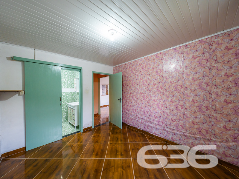 Oportunidade em Joinville! Casa térrea em terreno amplo com 502m² – Bairro Nova Brasília
Se você busca um imóvel com ótimo potencial de reforma ou ampliação em uma localização estratégica e com amplo terreno, essa residência é a escolha certa! Situada no bairro Nova Brasília, em Joinville/SC, esta casa térrea oferece estrutura sólida, cômodos bem distribuídos e uma área de terreno generosa com 502m². Estuda permuta.
A residência possui aproximadamente 88,90m² de área construída, com ambientes iluminados e ventilados naturalmente.
Sua composição atual conta com 2 dormitórios, sala de estar, banheiro, cozinha, lavabo, área de festas, jardim, garagem coberta e descoberta. O imóvel está murado, com grades de segurança e permite animais.
Localização privilegiada: rua pavimentada e tranquila, com fácil acesso a vias principais, transporte público, escolas, hospitais, comércios e serviços essenciais.
Estrutura externa com espaço para novos projetos como piscina, edícula ou hortas.
Área de festas integrada à garagem com potencial para transformar em ambiente gourmet ou salão de jogos.
Não perca a oportunidade de transformar esse imóvel no lar dos seus sonhos ou em uma excelente fonte de renda!
Entre em contato agora com a 636 Negócios Imobiliários — mais de 30 anos de experiência em intermediar sonhos com segurança, garra e perfeição técnico-jurídica.
636 NEGÓCIOS IMOBILIÁRIOS: A SUA MELHOR ESCOLHA
Com mais de 30 anos de experiência, a 636 Negócios Imobiliários é sua parceira ideal para encontrar o imóvel perfeito. Estamos prontos para ajudá-lo a fazer deste imóvel o seu novo lar.
Telefone: (47) 3451-0636
WhatsApp: (47) 99190-0636
Não perca esta oportunidade única. Visite nosso site para mais informações: i636.com.br