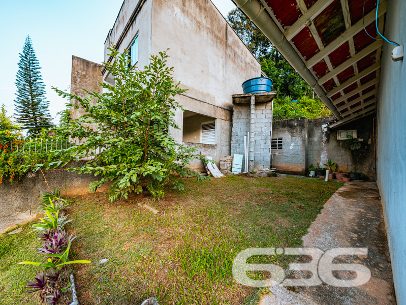 Oportunidade em Joinville! Casa térrea em terreno amplo com 502m² – Bairro Nova Brasília
Se você busca um imóvel com ótimo potencial de reforma ou ampliação em uma localização estratégica e com amplo terreno, essa residência é a escolha certa! Situada no bairro Nova Brasília, em Joinville/SC, esta casa térrea oferece estrutura sólida, cômodos bem distribuídos e uma área de terreno generosa com 502m². Estuda permuta.
A residência possui aproximadamente 88,90m² de área construída, com ambientes iluminados e ventilados naturalmente.
Sua composição atual conta com 2 dormitórios, sala de estar, banheiro, cozinha, lavabo, área de festas, jardim, garagem coberta e descoberta. O imóvel está murado, com grades de segurança e permite animais.
Localização privilegiada: rua pavimentada e tranquila, com fácil acesso a vias principais, transporte público, escolas, hospitais, comércios e serviços essenciais.
Estrutura externa com espaço para novos projetos como piscina, edícula ou hortas.
Área de festas integrada à garagem com potencial para transformar em ambiente gourmet ou salão de jogos.
Não perca a oportunidade de transformar esse imóvel no lar dos seus sonhos ou em uma excelente fonte de renda!
Entre em contato agora com a 636 Negócios Imobiliários — mais de 30 anos de experiência em intermediar sonhos com segurança, garra e perfeição técnico-jurídica.
636 NEGÓCIOS IMOBILIÁRIOS: A SUA MELHOR ESCOLHA
Com mais de 30 anos de experiência, a 636 Negócios Imobiliários é sua parceira ideal para encontrar o imóvel perfeito. Estamos prontos para ajudá-lo a fazer deste imóvel o seu novo lar.
Telefone: (47) 3451-0636
WhatsApp: (47) 99190-0636
Não perca esta oportunidade única. Visite nosso site para mais informações: i636.com.br
