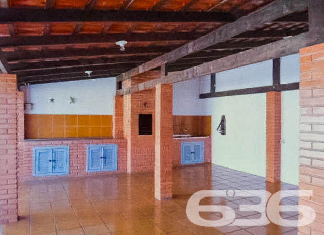 Descubra o lugar perfeito para criar memórias duradouras nesta residência encantadora, localizada no coração do bairro Anita Garibaldi, em Joinville, SC. Com uma área construída de 203,30 m² em um generoso terreno de 545,50 m², esta propriedade térrea combina espaço, conforto e conveniência, ideal para famílias ou quem busca tranquilidade e segurança.

Esta casa destaca-se pelo seu projeto inteligente e ambientes bem iluminados, com janelas amplas que garantem a entrada de luz natural, criando uma atmosfera acolhedora e aconchegante. A sala de estar é espaçosa e perfeita para receber visitas, enquanto a cozinha, equipada com móveis planejados, oferece o ambiente ideal para preparar suas refeições favoritas com conforto e praticidade.

O imóvel dispõe de duas garagens cobertas, garantindo segurança para seus veículos. Composta por dois dormitórios e três suítes, a casa oferece privacidade e conforto para toda a família. 

No exterior, a área de lazer é um verdadeiro oásis. A piscina convida a momentos de relaxamento e diversão, enquanto a área de festa com churrasqueira é perfeita para encontros sociais, celebrando a vida ao ar livre.

Localizada em uma rua pavimentada e com ótima orientação solar para o norte, a casa está próxima a vias de acesso, shopping centers, transporte público, escolas, hospitais e serviços públicos essenciais, oferecendo comodidade para seu dia a dia. Além disso, a residência é pet-friendly, permitindo que você compartilhe seu novo lar com seus animais de estimação.

Esta residência representa uma oportunidade única de investir em um imóvel com a solidez e a segurança que só a experiência de mais de 30 anos da 636 Negócios Imobiliários pode oferecer. Aproveite a chance de viver em um espaço que combina estilo, funcionalidade e localização privilegiada.

Venha conhecer sua nova casa em Joinville, onde cada detalhe é pensado para o seu conforto e bem-estar. Agende uma visita e sinta-se já em casa na tranquilidade e beleza de Anita Garibaldi.
 
636 NEGÓCIOS IMOBILIÁRIOS: A SUA MELHOR ESCOLHA
Com mais de 30 anos de experiência, a 636 Negócios Imobiliários é sua parceira ideal para encontrar o imóvel perfeito. Estamos prontos para ajudá-lo a fazer deste imóvel o seu novo lar.
 
Telefone: (47) 3451-0636
WhatsApp: (47) 99190-0636
 
Não perca esta oportunidade única. Visite nosso site para mais informações: i636.com.br