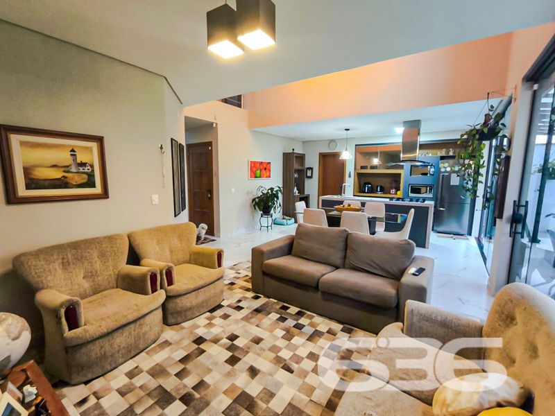 Sofisticação, privacidade e conforto no coração do Bairro Floresta – Joinville/SC
Encante-se com este magnífico sobrado à venda, com arquitetura moderna e acabamento de alto padrão, localizado em uma das regiões mais valorizadas de Joinville. Este imóvel surpreende pela elegância, funcionalidade e excelente aproveitamento dos espaços.
Com 175 m² de área, a residência está situada em terreno de 357 m², proporcionando uma fachada imponente e uma entrada arborizada que valoriza ainda mais sua arquitetura contemporânea.
A área social impressiona desde o primeiro momento: ambientes integrados de sala de estar, jantar e cozinha gourmet em conceito aberto, com pé-direito duplo, iluminação natural abundante e vista para um jardim privativo com paisagismo. Ideal para momentos inesquecíveis em família ou com amigos.
Composta por 3 suítes espaçosas, sendo uma delas com closet e um recanto reservado para leitura ou música, o pavimento superior oferece todo o conforto e tranquilidade. No térreo, um dormitório versátil pode ser usado como quarto de hóspedes ou home office. São 3 banheiros completos, além de despensa, lavanderia e área de serviço funcional.
Destaques adicionais:
* Móveis planejados na cozinha e embutidos em diversos ambientes
* Ar-condicionado instalado
* Varanda com redes e vista para área verde
* 2 vagas de garagem cobertas
* Sistema de segurança com portão eletrônico, interfone, muros altos e cerca elétrica
* Aceita animais
* Localização estratégica: a poucos metros da BR-101, com fácil acesso ao comércio local, escolas, hospitais, transporte público e shopping centers
Se você busca um imóvel pronto para morar, com requinte, segurança e privacidade, esta é a sua oportunidade. Agende agora sua visita com a 636 Negócios Imobiliários. Mais de 30 anos de experiência garantindo tranquilidade em cada negociação!
636 NEGÓCIOS IMOBILIÁRIOS: A SUA MELHOR ESCOLHA
Com mais de 30 anos de experiência, a 636 Negócios Imobiliários é sua parceira ideal para encontrar o imóvel perfeito. Estamos prontos para ajudá-lo a fazer deste imóvel o seu novo lar.
Telefone: (47) 3451-0636
WhatsApp: (47) 99190-0636
Não perca esta oportunidade única. Visite nosso site para mais informações: i636.com.br