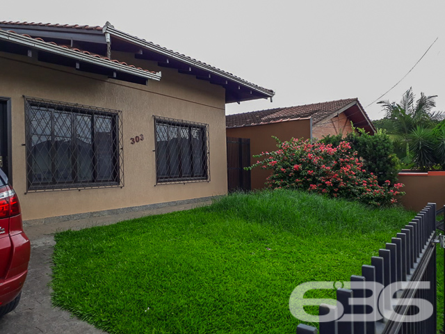 CASA TÉRREA COM 235m², 4 QUARTOS E GARAGEM ESPAÇOSA
Temos o prazer de apresentar esta incrível casa de um único pavimento, composta por 4 quartos e uma garagem com capacidade para até 5 veículos. Localizada no bairro Glória, em Joinville, esta residência possui uma área construída de 235m², com toda a documentação regularizada. O imóvel está situado num espaçoso terreno de 502m², numa localização privilegiada e muito valorizada na cidade. Aqui você desfrutará de proximidade com todas as facilidades essenciais para uma vida confortável e conveniente.
A casa oferece cômodos espaçosos e extremamente confortáveis, incluindo 4 quartos aconchegantes, sendo uma suíte, além de 2 salas, 2 banheiros, uma cozinha bem equipada e uma garagem coberta com capacidade para até 5 veículos. Além disso, um destaque especial fica por conta de uma área de festas com churrasqueira, ideal para desfrutar de momentos agradáveis ao lado de amigos e familiares, e uma piscina perfeita para aproveitar os dias ensolarados e refrescantes.
Complementando a beleza do imóvel, um encantador jardim rodeia a casa, juntamente com um pequeno lago ornamental que adiciona um toque de tranquilidade e charme ao ambiente.
Não deixe escapar essa oportunidade imperdível! Entre em contato com um de nossos corretores agora mesmo e agende uma visita para conhecer pessoalmente essa casa incrível.
Para mais informações:
Telefone: (47) 3451-0636
WhatsApp: (47) 99190-0636
Imobiliária 636