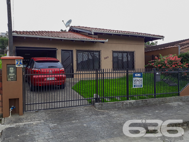 CASA TÉRREA COM 235m², 4 QUARTOS E GARAGEM ESPAÇOSA
Temos o prazer de apresentar esta incrível casa de um único pavimento, composta por 4 quartos e uma garagem com capacidade para até 5 veículos. Localizada no bairro Glória, em Joinville, esta residência possui uma área construída de 235m², com toda a documentação regularizada. O imóvel está situado num espaçoso terreno de 502m², numa localização privilegiada e muito valorizada na cidade. Aqui você desfrutará de proximidade com todas as facilidades essenciais para uma vida confortável e conveniente.
A casa oferece cômodos espaçosos e extremamente confortáveis, incluindo 4 quartos aconchegantes, sendo uma suíte, além de 2 salas, 2 banheiros, uma cozinha bem equipada e uma garagem coberta com capacidade para até 5 veículos. Além disso, um destaque especial fica por conta de uma área de festas com churrasqueira, ideal para desfrutar de momentos agradáveis ao lado de amigos e familiares, e uma piscina perfeita para aproveitar os dias ensolarados e refrescantes.
Complementando a beleza do imóvel, um encantador jardim rodeia a casa, juntamente com um pequeno lago ornamental que adiciona um toque de tranquilidade e charme ao ambiente.
Não deixe escapar essa oportunidade imperdível! Entre em contato com um de nossos corretores agora mesmo e agende uma visita para conhecer pessoalmente essa casa incrível.
Para mais informações:
Telefone: (47) 3451-0636
WhatsApp: (47) 99190-0636
Imobiliária 636