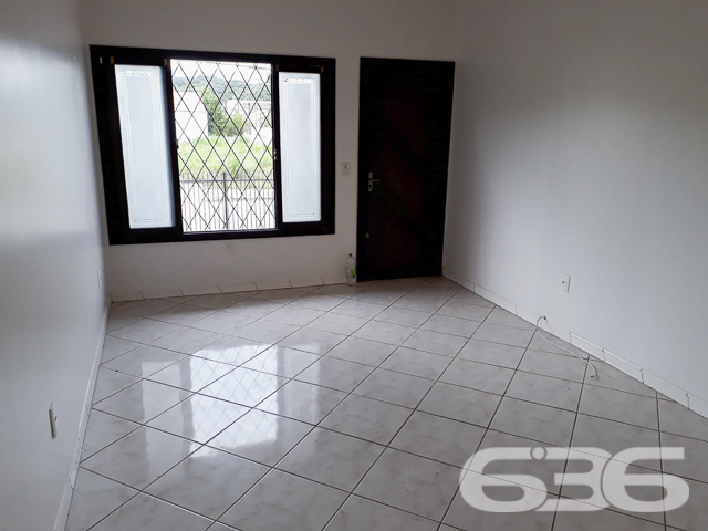 CASA TÉRREA COM 235m², 4 QUARTOS E GARAGEM ESPAÇOSA
Temos o prazer de apresentar esta incrível casa de um único pavimento, composta por 4 quartos e uma garagem com capacidade para até 5 veículos. Localizada no bairro Glória, em Joinville, esta residência possui uma área construída de 235m², com toda a documentação regularizada. O imóvel está situado num espaçoso terreno de 502m², numa localização privilegiada e muito valorizada na cidade. Aqui você desfrutará de proximidade com todas as facilidades essenciais para uma vida confortável e conveniente.
A casa oferece cômodos espaçosos e extremamente confortáveis, incluindo 4 quartos aconchegantes, sendo uma suíte, além de 2 salas, 2 banheiros, uma cozinha bem equipada e uma garagem coberta com capacidade para até 5 veículos. Além disso, um destaque especial fica por conta de uma área de festas com churrasqueira, ideal para desfrutar de momentos agradáveis ao lado de amigos e familiares, e uma piscina perfeita para aproveitar os dias ensolarados e refrescantes.
Complementando a beleza do imóvel, um encantador jardim rodeia a casa, juntamente com um pequeno lago ornamental que adiciona um toque de tranquilidade e charme ao ambiente.
Não deixe escapar essa oportunidade imperdível! Entre em contato com um de nossos corretores agora mesmo e agende uma visita para conhecer pessoalmente essa casa incrível.
Para mais informações:
Telefone: (47) 3451-0636
WhatsApp: (47) 99190-0636
Imobiliária 636
