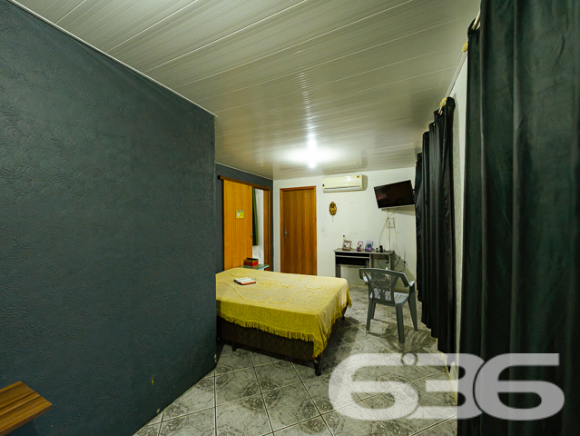 OPORTUNIDADE DE CASA COM 2 QUARTOS NO BAIRRO GUANABARA - ESTUDA PERMUTA
Este é um imóvel com 165m² de área construída sobre um amplo terreno de 406m², situado em lugar alto com uma ótima vista para o centro de Joinville. Localizado em lugar tranquilo, sem barulhos e com vizinhança tranquila - ideal para você que procurar viver em um local sossegado e, ao mesmo tempo, próximo de todas as comodidades necessárias para o dia a dia, como: escolas, farmácias, supermercados, panificadoras, restaurantes, lojas e comércios em geral.
Sua composição dispõe de 3 dormitórios confortáveis, sala de estar e sala de jantar, copa e cozinha conjugada, banheiro social, área de serviço e uma proveitosa área de festas com churrasqueira para você desfrutar de bons momentos ao lado de pessoas especiais.
Conta ainda com garagem coberta para 2 carros + 2 vagas descobertas.
Ficou interessado? O que está esperando?! Fale conosco e agende sua visita agora mesmo!
Saiba mais:
Telefone: (47) 3451-0636
WhatsApp: (47) 99190-0636
Imobiliária 636.