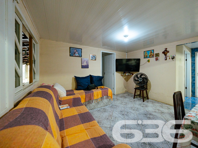 OPORTUNIDADE DE CASA COM 2 QUARTOS NO BAIRRO GUANABARA - ESTUDA PERMUTA
Este é um imóvel com 165m² de área construída sobre um amplo terreno de 406m², situado em lugar alto com uma ótima vista para o centro de Joinville. Localizado em lugar tranquilo, sem barulhos e com vizinhança tranquila - ideal para você que procurar viver em um local sossegado e, ao mesmo tempo, próximo de todas as comodidades necessárias para o dia a dia, como: escolas, farmácias, supermercados, panificadoras, restaurantes, lojas e comércios em geral.
Sua composição dispõe de 3 dormitórios confortáveis, sala de estar e sala de jantar, copa e cozinha conjugada, banheiro social, área de serviço e uma proveitosa área de festas com churrasqueira para você desfrutar de bons momentos ao lado de pessoas especiais.
Conta ainda com garagem coberta para 2 carros + 2 vagas descobertas.
Ficou interessado? O que está esperando?! Fale conosco e agende sua visita agora mesmo!
Saiba mais:
Telefone: (47) 3451-0636
WhatsApp: (47) 99190-0636
Imobiliária 636.