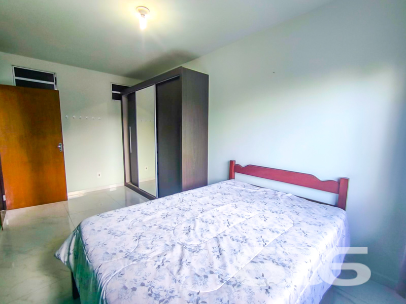 Seu novo lar com vista para a natureza no coração do Iririú!
Se você busca conforto, espaço e tranquilidade sem abrir mão da localização estratégica, essa residência térrea no bairro Iririú, em Joinville/SC, vai te conquistar!
Com 429 m² de terreno e 132 m² de área construída, o imóvel conta com 4 dormitórios, espaços internos amplos e bem iluminados, cozinha planejada, sala de estar e jantar integradas, além de um prático home office para quem valoriza produtividade no dia a dia. Os móveis de cozinha e os armários permanecem no imóvel, garantindo praticidade e economia ao novo morador.
Destaque especial para a ampla área de festas com churrasqueira, ideal para momentos inesquecíveis com a família e amigos. O ambiente coberto e bem ventilado proporciona conforto em todas as estações do ano.
A residência está totalmente murada, com portão eletrônico, grades e vaga para 3 veículos. Além disso, o imóvel permite animais e conta com gazebo, perfeito para relaxar ao ar livre.
Sua localização é estratégica: próxima a mercados, escolas, CI, hospitais, transporte público e serviços essenciais, além de estar a poucos minutos de shoppings e principais vias de acesso.
Entre em contato agora com a 636 Negócios Imobiliários e agende sua visita. Com mais de 30 anos de experiência e mais de 2000 imóveis ativos, somos especialistas em realizar sonhos com segurança, excelência técnica e total comprometimento com você.
636 NEGÓCIOS IMOBILIÁRIOS: A SUA MELHOR ESCOLHA
Com mais de 30 anos de experiência, a 636 Negócios Imobiliários é sua parceira ideal para encontrar o imóvel perfeito. Estamos prontos para ajudá-lo a fazer deste imóvel o seu novo lar.
Telefone: (47) 3451-0636
WhatsApp: (47) 99190-0636
Não perca esta oportunidade única. Visite nosso site para mais informações: i636.com.br