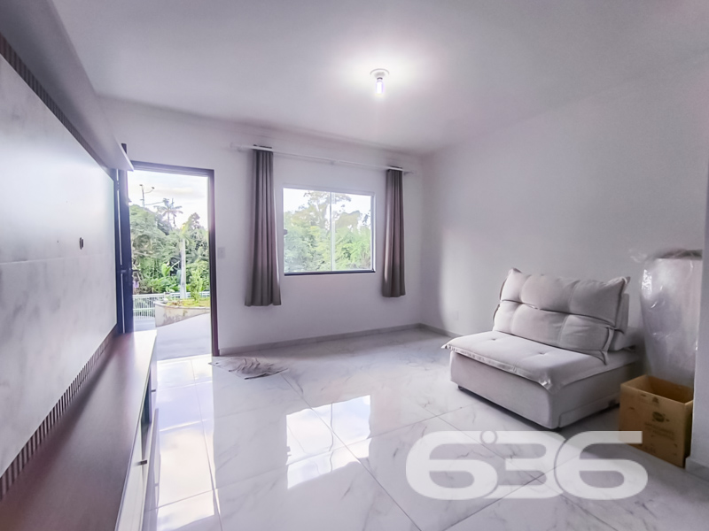 Seu novo lar com vista para a natureza no coração do Iririú!
Se você busca conforto, espaço e tranquilidade sem abrir mão da localização estratégica, essa residência térrea no bairro Iririú, em Joinville/SC, vai te conquistar!
Com 429 m² de terreno e 132 m² de área construída, o imóvel conta com 4 dormitórios, espaços internos amplos e bem iluminados, cozinha planejada, sala de estar e jantar integradas, além de um prático home office para quem valoriza produtividade no dia a dia. Os móveis de cozinha e os armários permanecem no imóvel, garantindo praticidade e economia ao novo morador.
Destaque especial para a ampla área de festas com churrasqueira, ideal para momentos inesquecíveis com a família e amigos. O ambiente coberto e bem ventilado proporciona conforto em todas as estações do ano.
A residência está totalmente murada, com portão eletrônico, grades e vaga para 3 veículos. Além disso, o imóvel permite animais e conta com gazebo, perfeito para relaxar ao ar livre.
Sua localização é estratégica: próxima a mercados, escolas, CI, hospitais, transporte público e serviços essenciais, além de estar a poucos minutos de shoppings e principais vias de acesso.
Entre em contato agora com a 636 Negócios Imobiliários e agende sua visita. Com mais de 30 anos de experiência e mais de 2000 imóveis ativos, somos especialistas em realizar sonhos com segurança, excelência técnica e total comprometimento com você.
636 NEGÓCIOS IMOBILIÁRIOS: A SUA MELHOR ESCOLHA
Com mais de 30 anos de experiência, a 636 Negócios Imobiliários é sua parceira ideal para encontrar o imóvel perfeito. Estamos prontos para ajudá-lo a fazer deste imóvel o seu novo lar.
Telefone: (47) 3451-0636
WhatsApp: (47) 99190-0636
Não perca esta oportunidade única. Visite nosso site para mais informações: i636.com.br