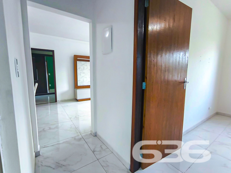 Seu novo lar com vista para a natureza no coração do Iririú!
Se você busca conforto, espaço e tranquilidade sem abrir mão da localização estratégica, essa residência térrea no bairro Iririú, em Joinville/SC, vai te conquistar!
Com 429 m² de terreno e 132 m² de área construída, o imóvel conta com 4 dormitórios, espaços internos amplos e bem iluminados, cozinha planejada, sala de estar e jantar integradas, além de um prático home office para quem valoriza produtividade no dia a dia. Os móveis de cozinha e os armários permanecem no imóvel, garantindo praticidade e economia ao novo morador.
Destaque especial para a ampla área de festas com churrasqueira, ideal para momentos inesquecíveis com a família e amigos. O ambiente coberto e bem ventilado proporciona conforto em todas as estações do ano.
A residência está totalmente murada, com portão eletrônico, grades e vaga para 3 veículos. Além disso, o imóvel permite animais e conta com gazebo, perfeito para relaxar ao ar livre.
Sua localização é estratégica: próxima a mercados, escolas, CI, hospitais, transporte público e serviços essenciais, além de estar a poucos minutos de shoppings e principais vias de acesso.
Entre em contato agora com a 636 Negócios Imobiliários e agende sua visita. Com mais de 30 anos de experiência e mais de 2000 imóveis ativos, somos especialistas em realizar sonhos com segurança, excelência técnica e total comprometimento com você.
636 NEGÓCIOS IMOBILIÁRIOS: A SUA MELHOR ESCOLHA
Com mais de 30 anos de experiência, a 636 Negócios Imobiliários é sua parceira ideal para encontrar o imóvel perfeito. Estamos prontos para ajudá-lo a fazer deste imóvel o seu novo lar.
Telefone: (47) 3451-0636
WhatsApp: (47) 99190-0636
Não perca esta oportunidade única. Visite nosso site para mais informações: i636.com.br